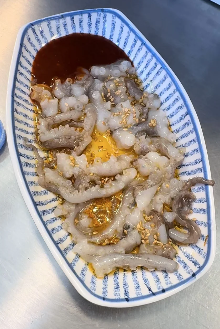 仍会活动的章鱼触手