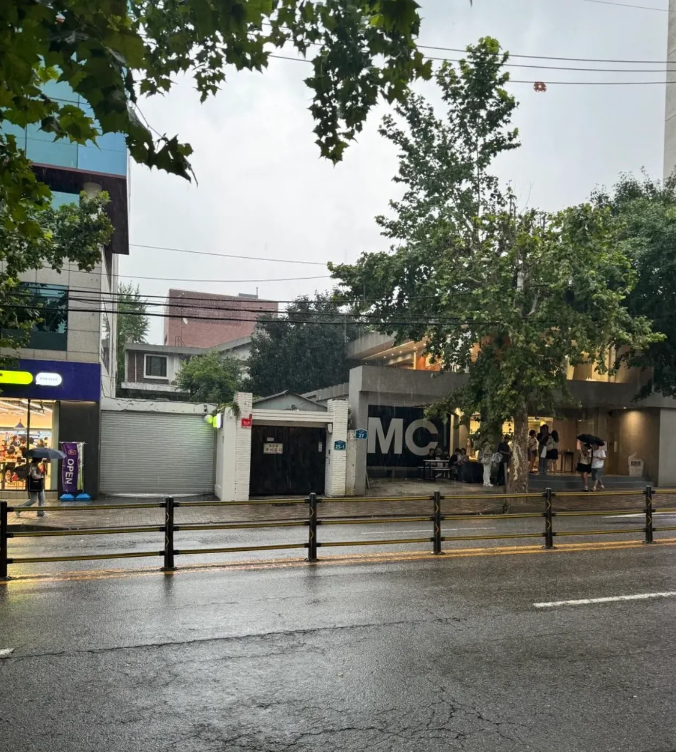 店内挑选商品