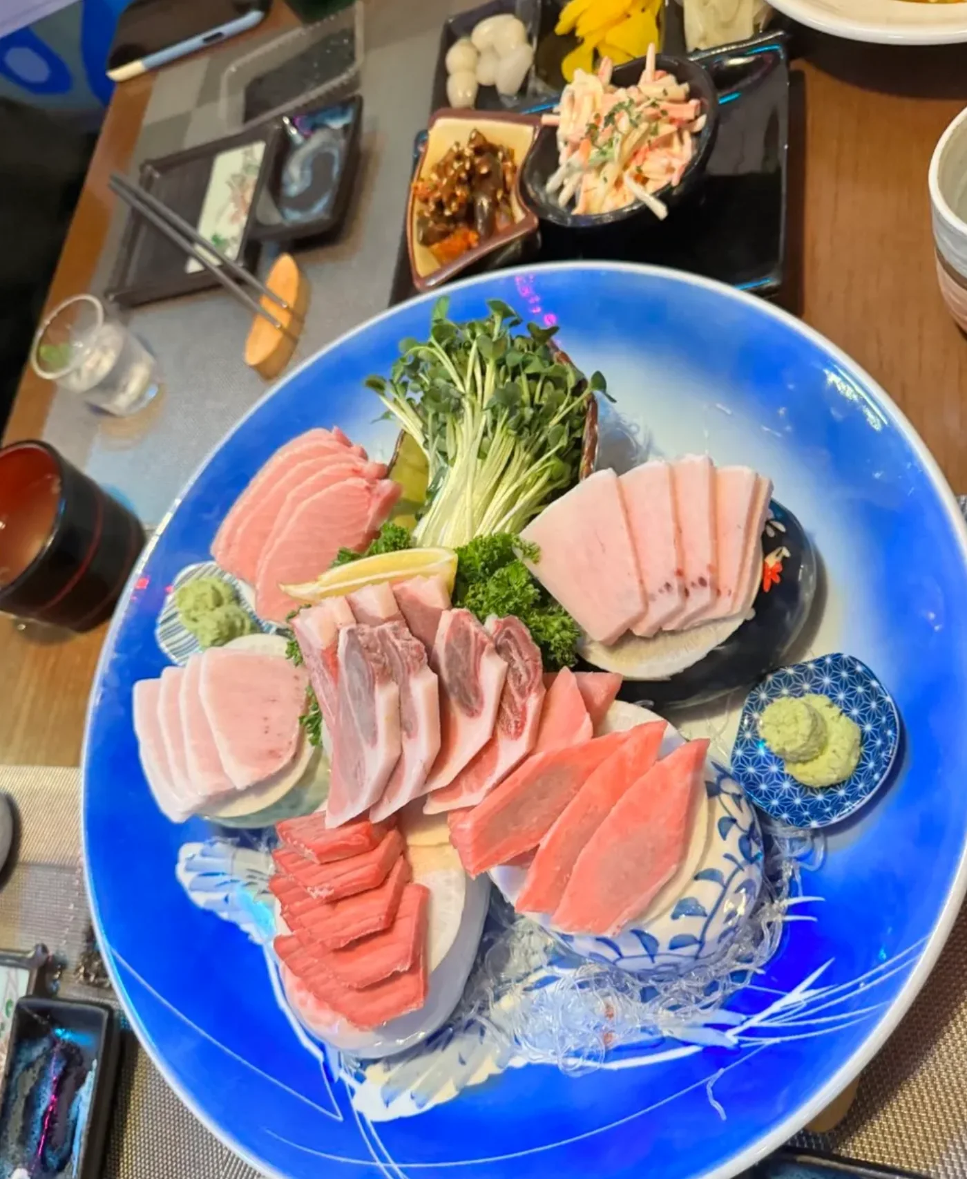 熟客围坐的小馆