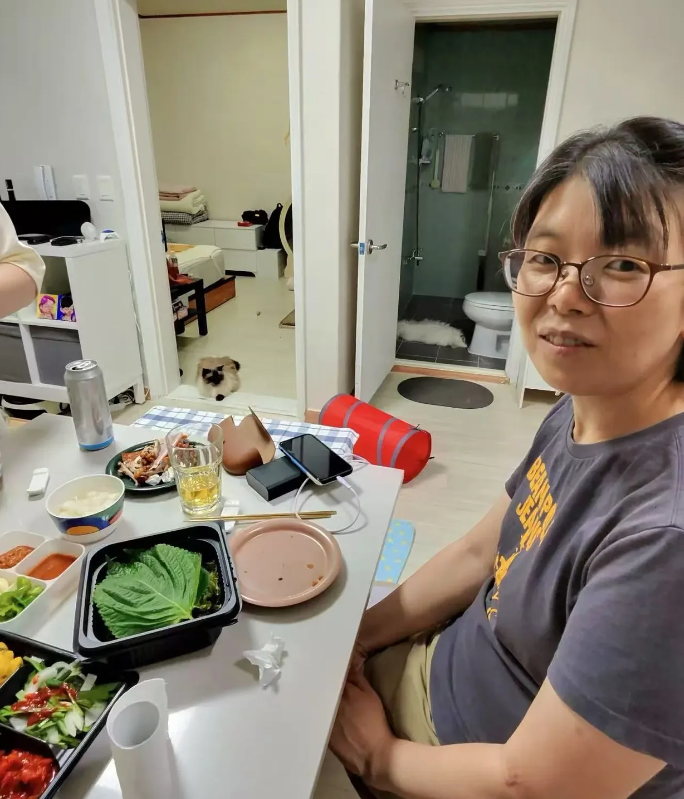 深夜餐桌上的欢迎饭